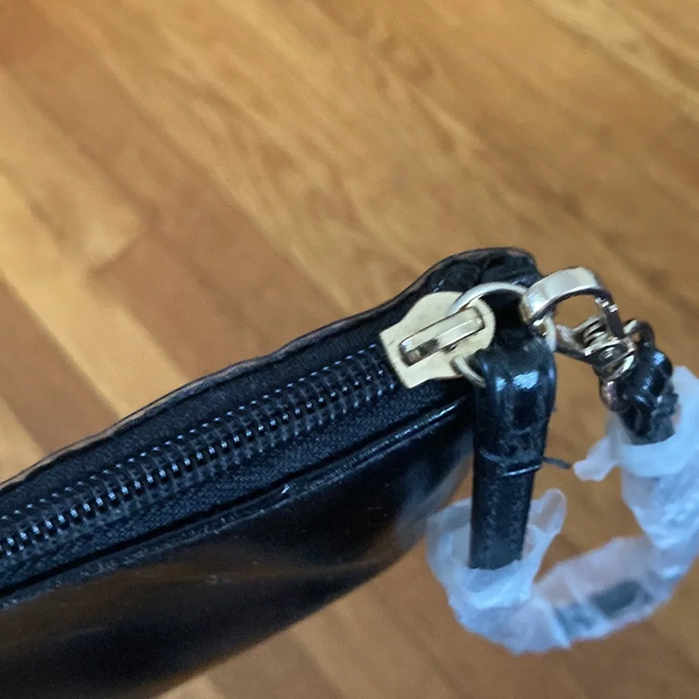 Must Go‼️ Brand New Victorias Secret Sequin Wristlet. Read Description 👇